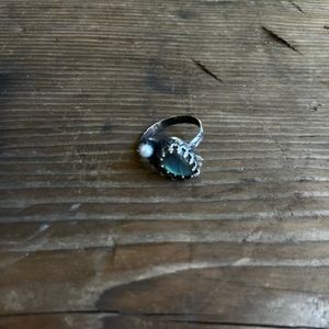 Handmade in India, Tear drop Labradorite with pearl, sterling silver band